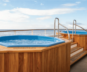 Social Areas in the Galapagos Legend: Jacuzzi