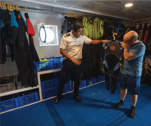 Services in the Galapagos Legend: Wetsuit