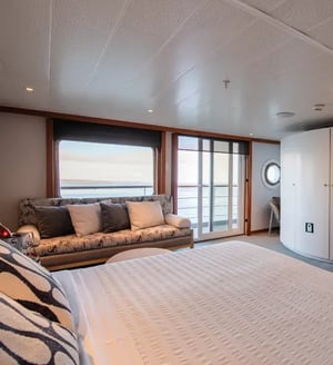 NewWeb_HB_GL_Legend-balcony-Suite